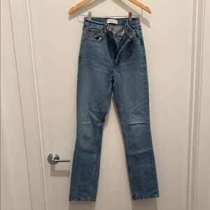 Abercrombie & Fitch The 90’s Slim Straight Ultra High Rise Jeans